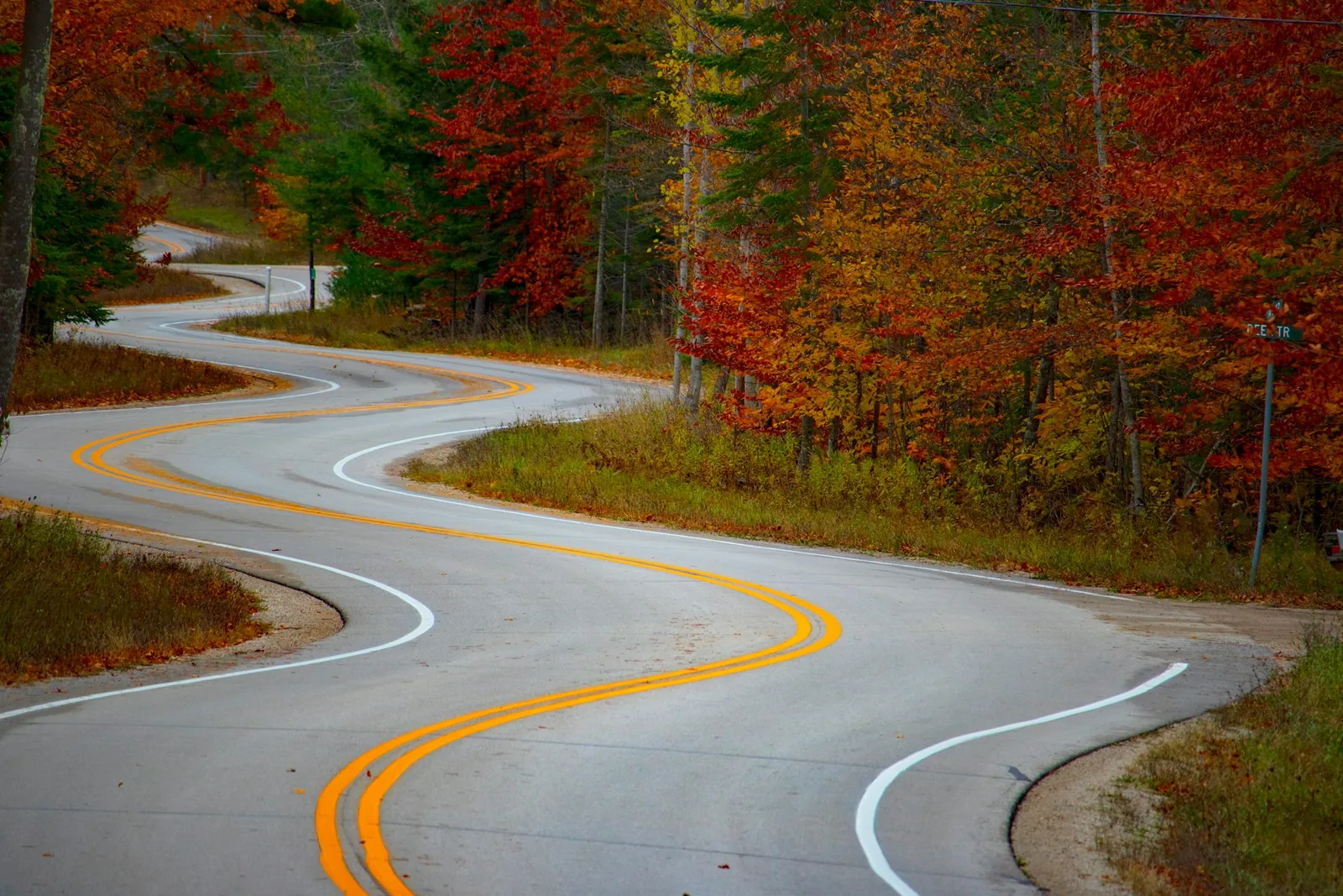 Les routes en dents de scie: pourquoi les itinéraires qui montent et descendent sont essentiels à l’aventure routière